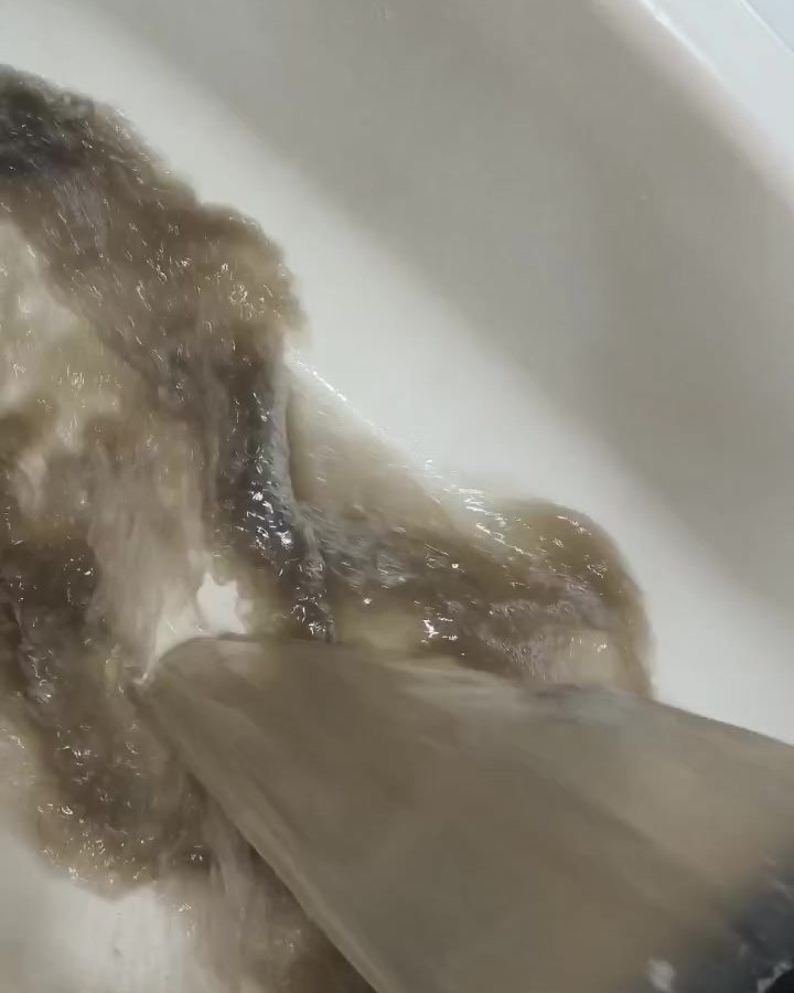 Грязная вода из аппарата после чистки